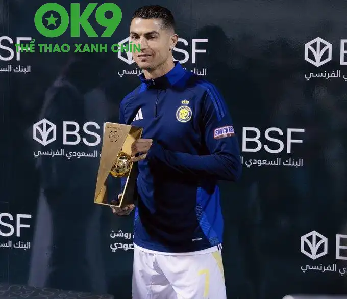 Ronaldo nhận giải thưởng bàn thắng đẹp nhất tuần Ronaldo nhận giải thưởng bàn thắng đẹp nhất tuần