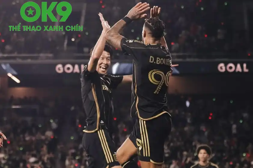 Ngôi sao Hàn Quốc cùng với Douanga hợp thành bộ đôi ăn ý (Ảnh: CLB) Ngôi sao Hàn Quốc cùng với Douanga hợp thành bộ đôi ăn ý (Ảnh: CLB)